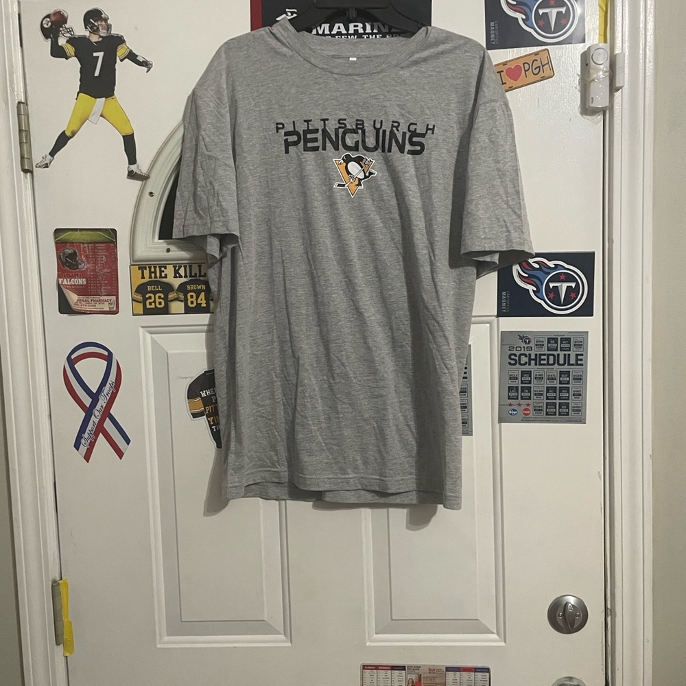 Pittsburgh Penguins Gray T-Shirt. NWOT